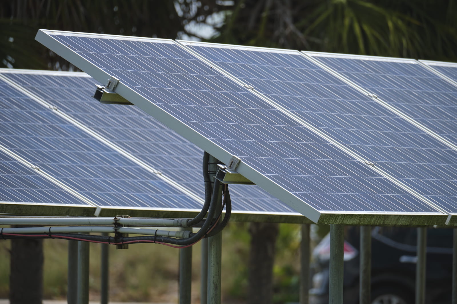 grid-tied vs hybrid solar for South African retail stores